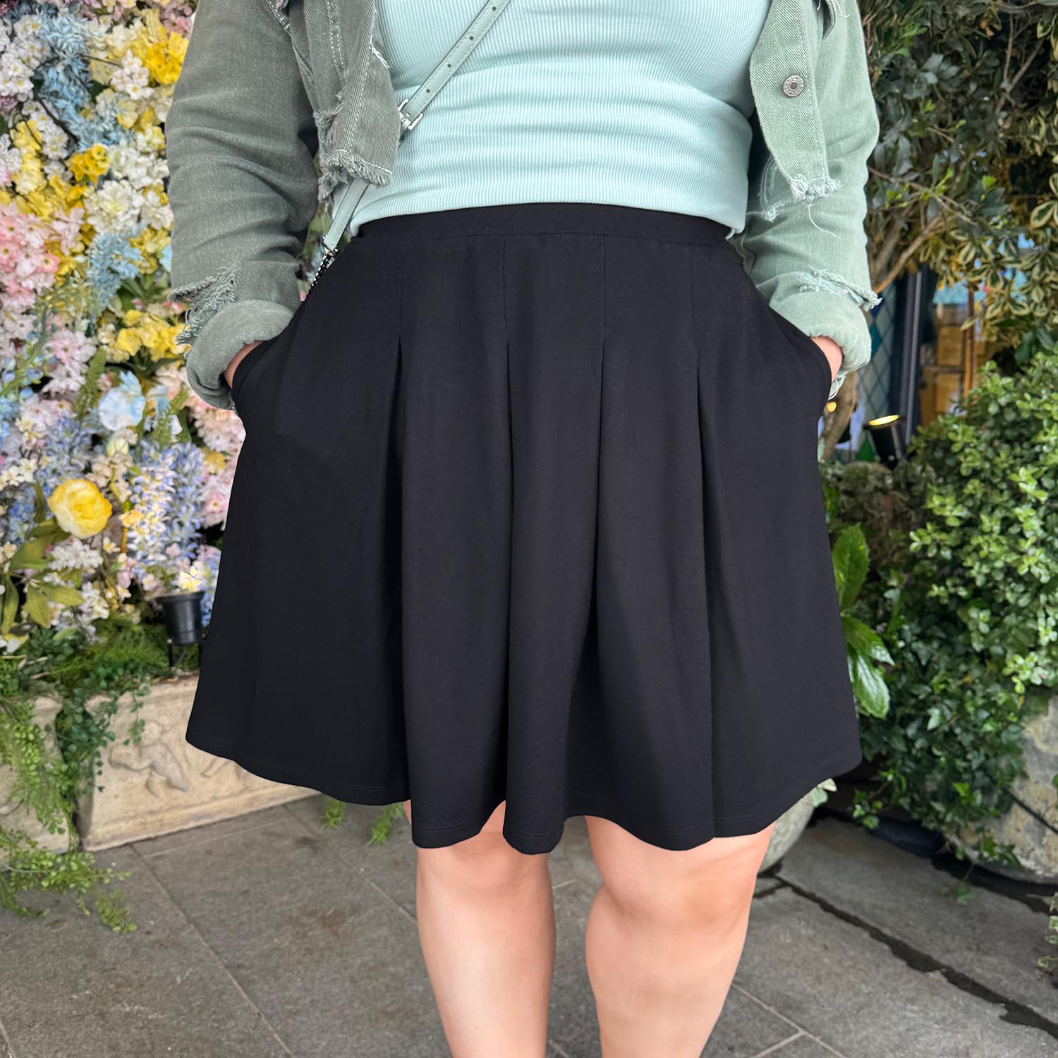 Petal Pleated Skirt - Black