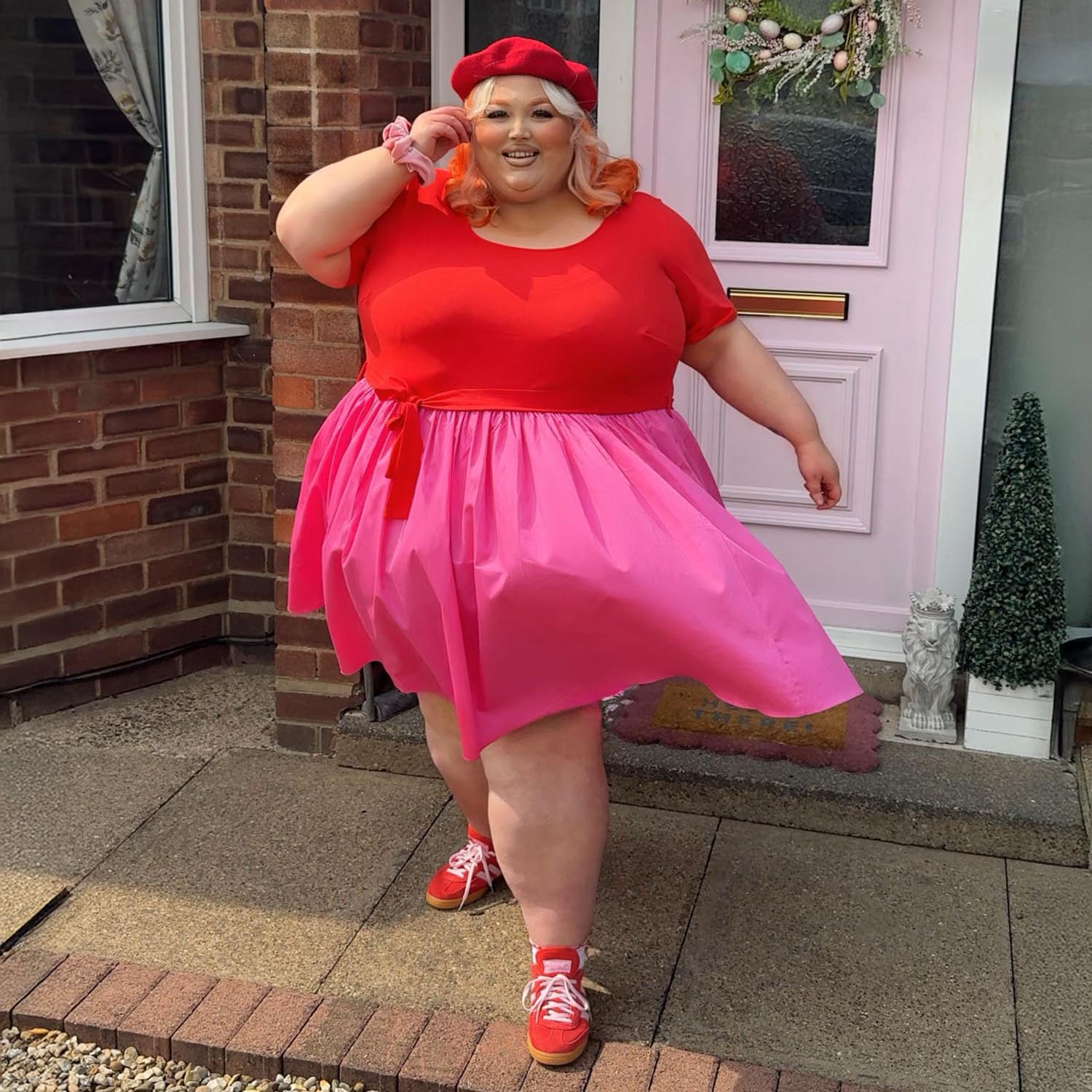 Courtney, 5ft 5in / 165cm - Size I