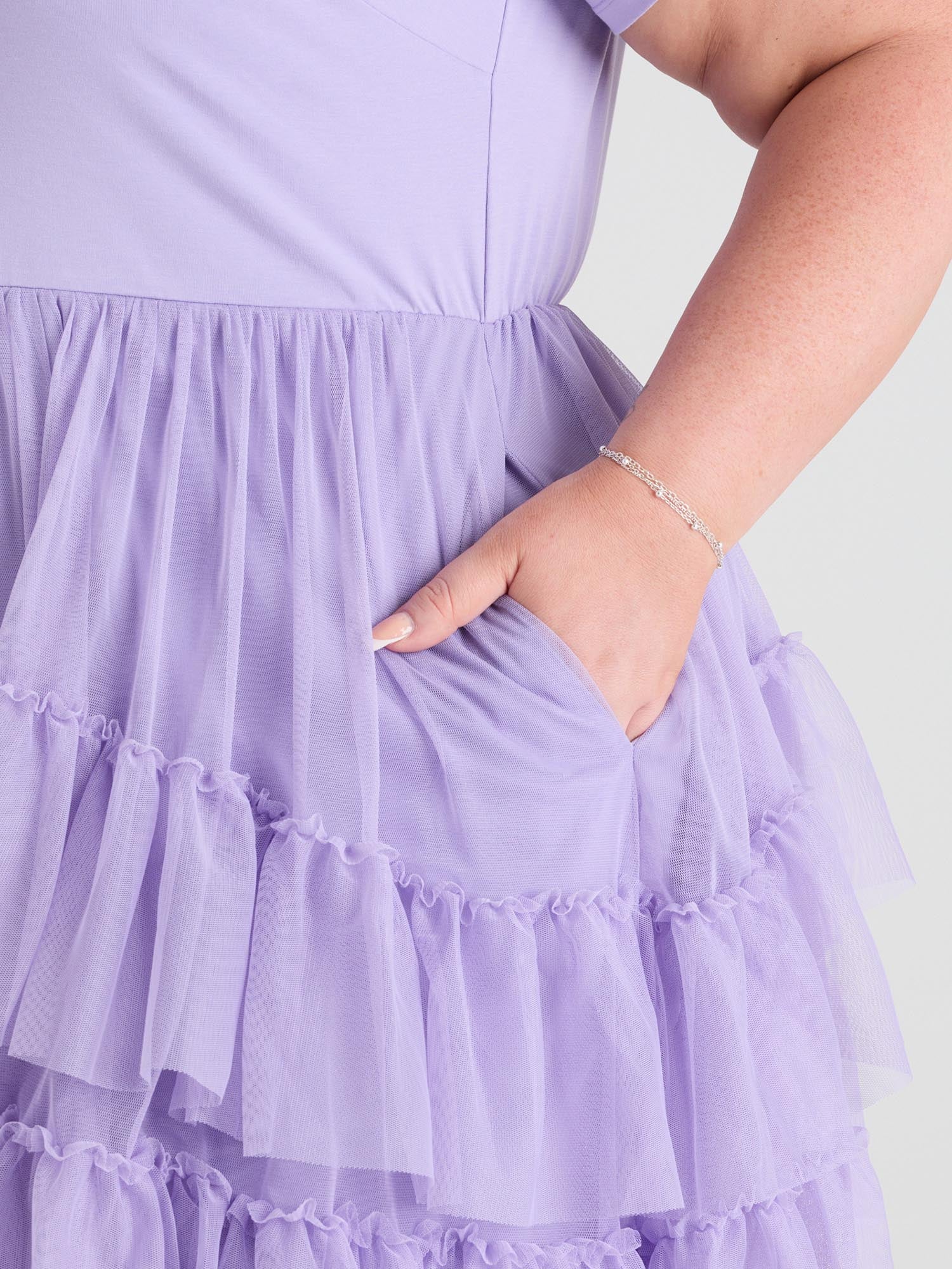 Danielle, 5ft 8in / 173cm - Size G