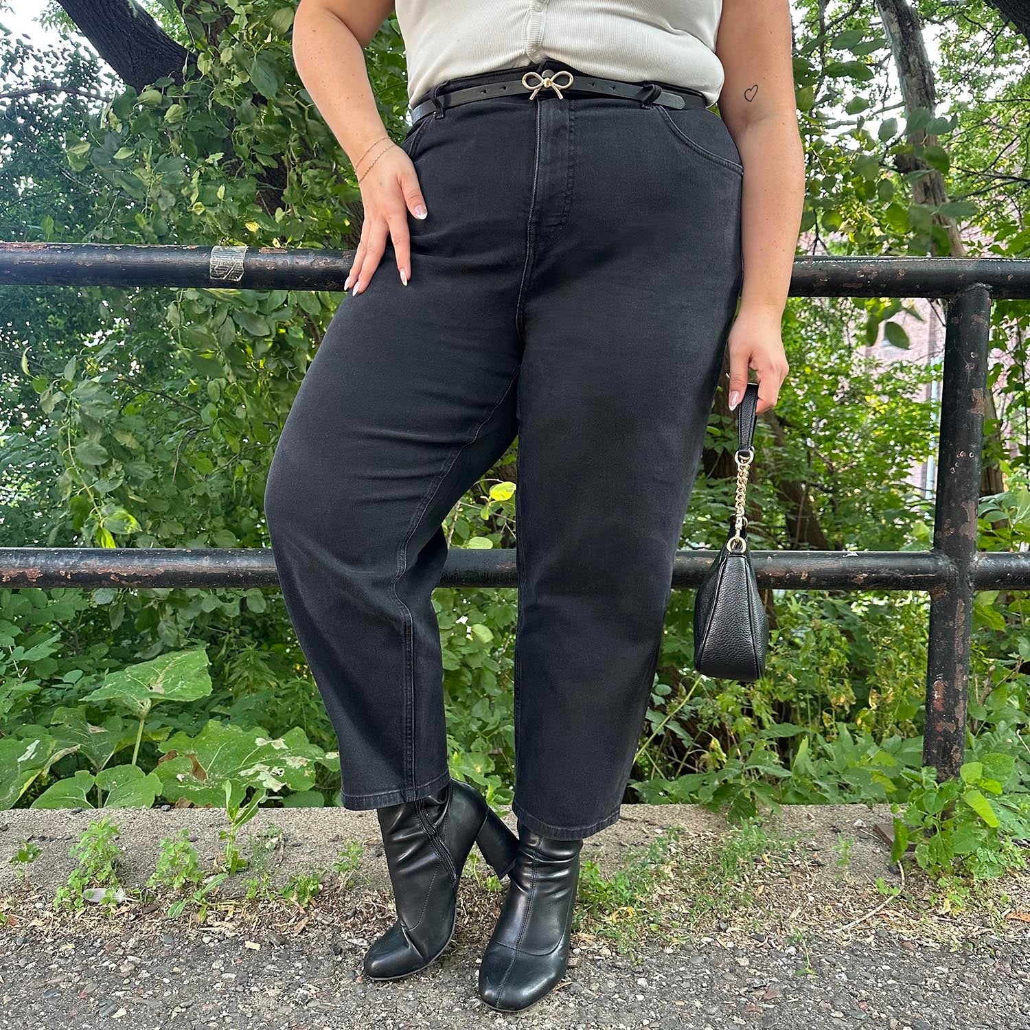 Gianna, 5ft 4in / 163cm - Size F2 Short